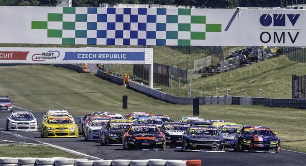 Visit Hezemans strikes back in an action packed ELITE 1 race page
