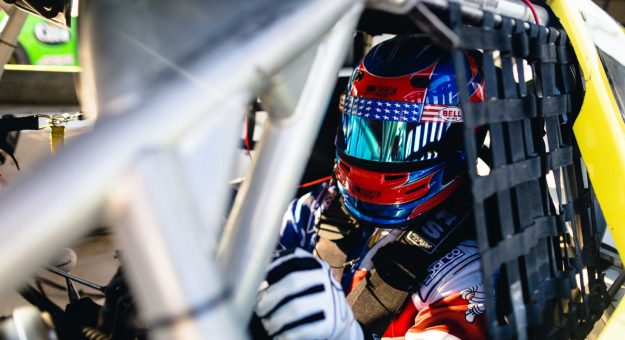 Visit Dexwet-df1 Racing signs Guillaume Deflandre for the playoffs page