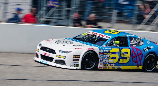 Visit Legend Trophy: Michael Bleekemolen leads a tight bunch page