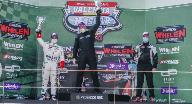 Visit Gordon Barnes conquista la sua prima vittoria nel Club Challenge al Circuit Ricardo Tormo page