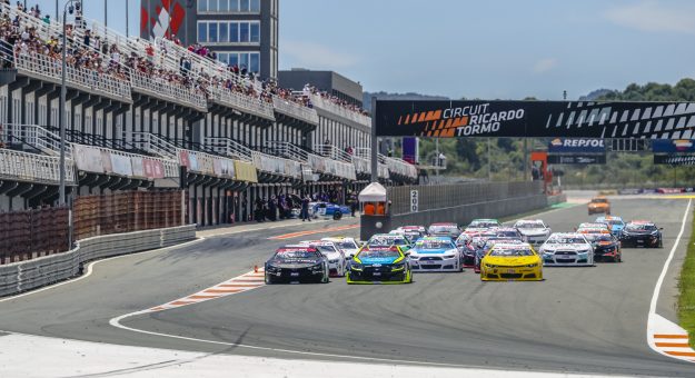 Visit Loris Hezemans completa un weekend perfetto per l’Hendriks Motorsport page