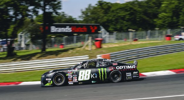 Visit Alon Day e Tobias Dauenhauer guidano le prove libere a Brands Hatch page