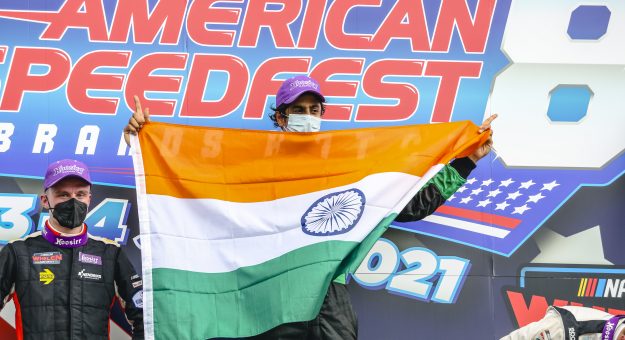 Visit Advait Deodhar rompe il ghiaccio con una storica vittoria in EuroNASCAR 2, la prima per un pilota indiano nella NWES page