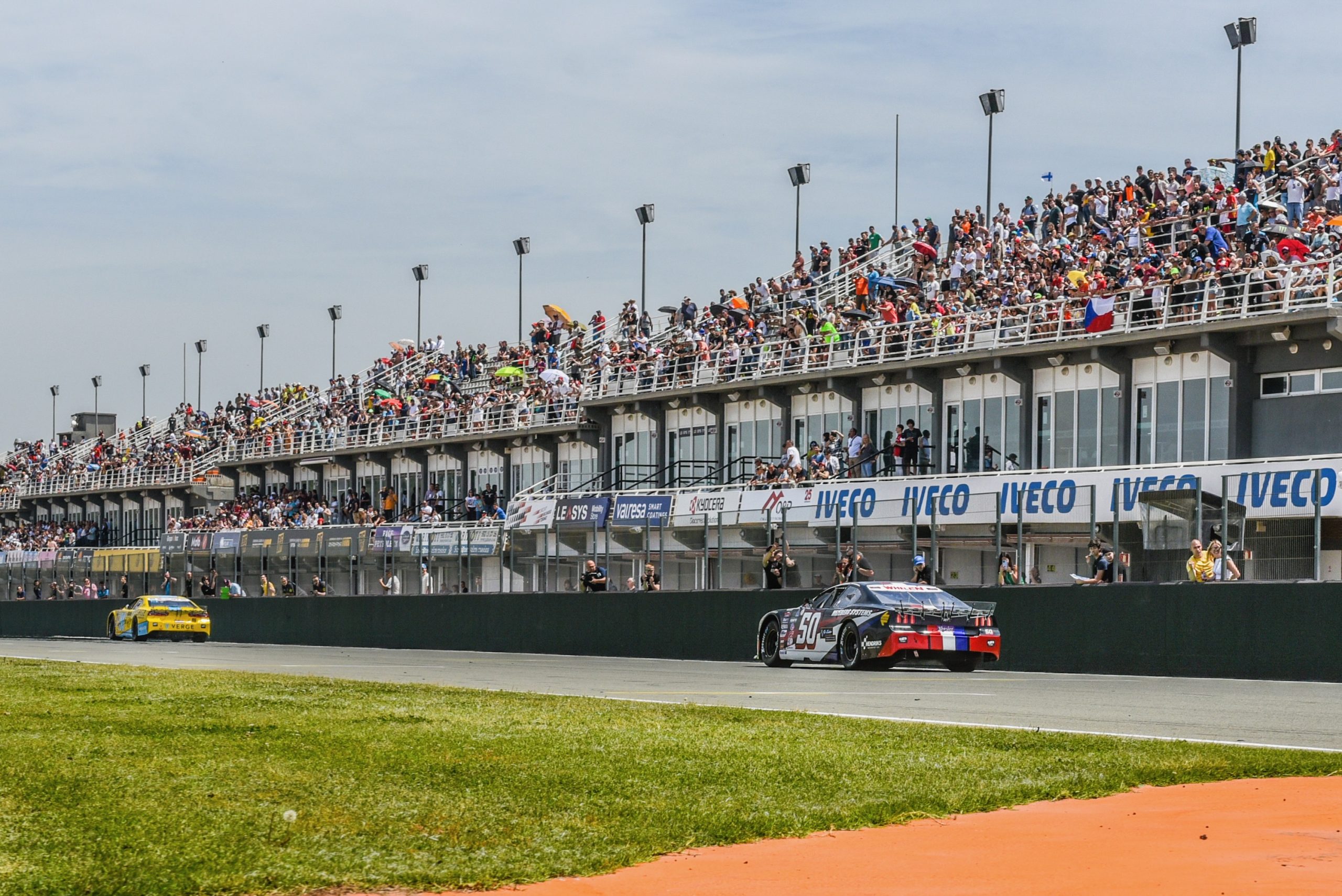 Tobias Dauenhauer strong in EuroNASCAR PRO debut - NASCAR Euro Series