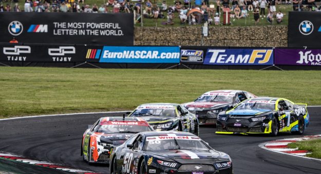 Visit Overtime-Krimi: Liam Hezemans holt sich seinen ersten EuroNASCAR-Sieg page