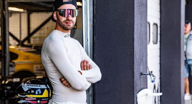 Visit La costanza è fondamentale: Alexander Graff sale al secondo posto in EuroNASCAR PRO page