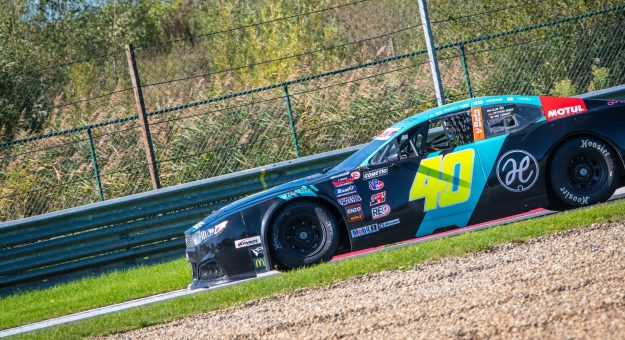 Visit Neo Lambert si avvicina a Gordon Barnes con la vittoria di Zolder page
