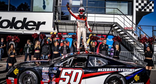 Visit Liam Hezemans prepara un’epica battaglia per il campionato EuroNASCAR 2 con weekend perfetto page