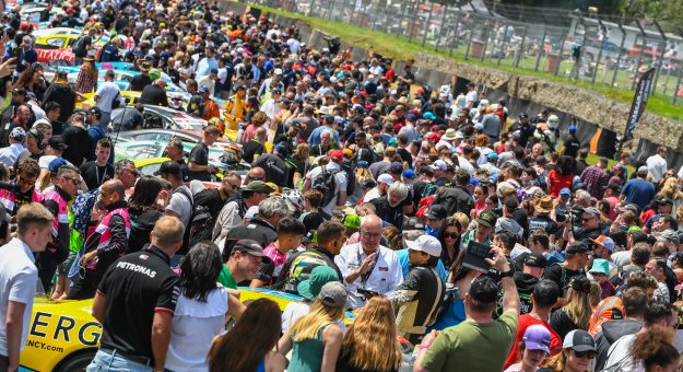 Visit Una stagione straordinaria per la EuroNASCAR: 150.000 fan in pista, un pubblico da record davanti allo schermo! page