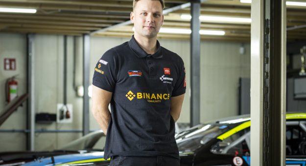 Visit Gil Linster to team up with Liam Hezemans at Hendriks Motorsport page