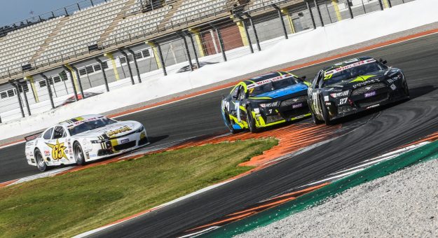 Visit A battle for the ages: Doubek and Schober side-by-side for more than ten laps in Valencia page