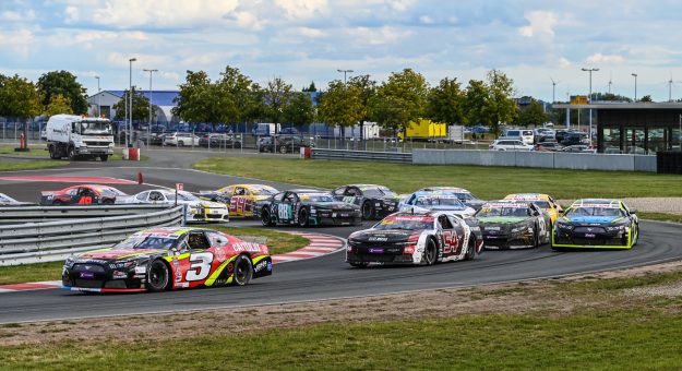 Visit Triple-threat match: Three drivers in four points in EuroNASCAR 2 page