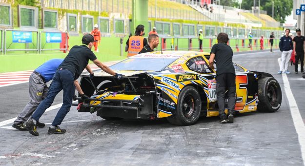 Visit Kettenreaktion löst schweren Crash in Vallelunga aus: Fahrer äußern sich zum Vorfall in der EuroNASCAR 2 page