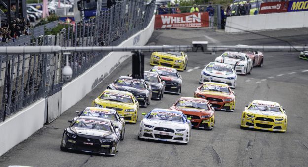 Visit Experienced oval racers ready for Raceway Venray: “There is no run-off area, just the wall” page