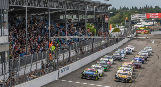 Visit Thriller in Venray: Martin Doubek masters the oval at Raceway Venray page
