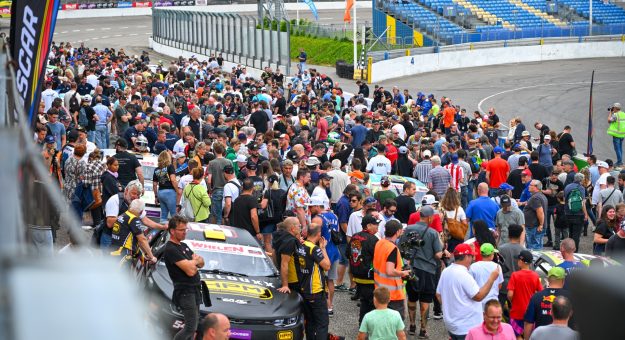 Visit Successful comeback: EuroNASCAR shines with more than 170 laps of pure oval racing at Raceway Venray page