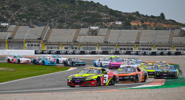 Visit Battle of the generations: Paul Jouffreau and Yvan Muller enjoyed their exciting on-track duel in Spain page
