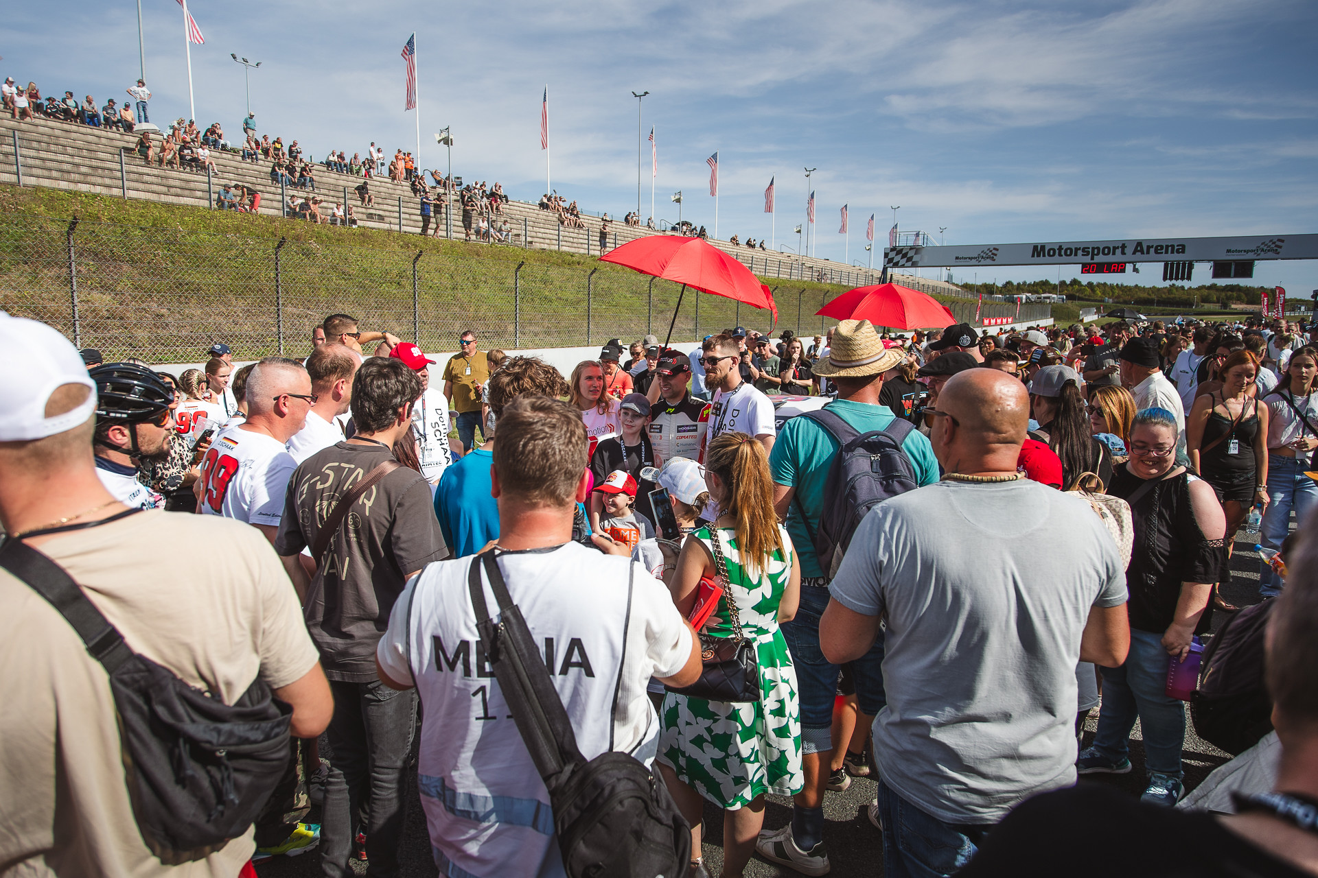Adrian Sausemuth Dominique Schaak Crowd Oschersleben 2025