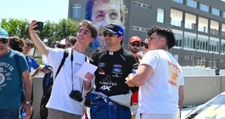 Nina Weinbrenner Nelson Piquet Jr Fan Selfie Valencia 2026