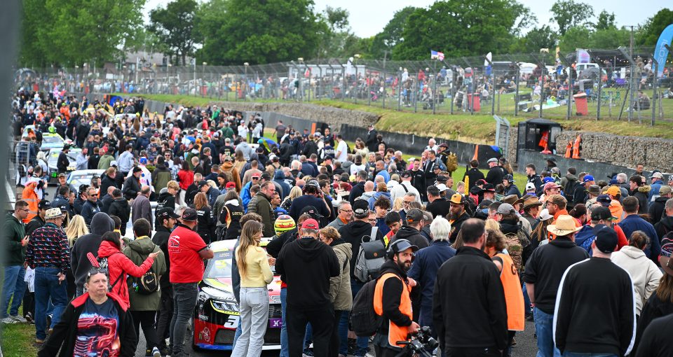 Nina Weinbrenner V8gp R2 Crowd Brands Hatch 2026