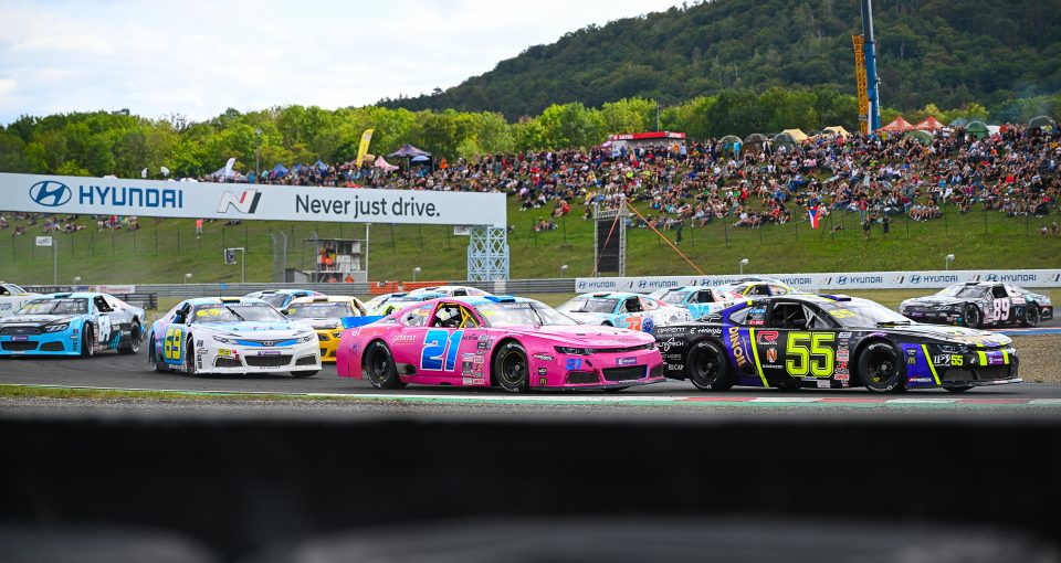 Nina Weinbrenner V8gp R1 Start Most 2025