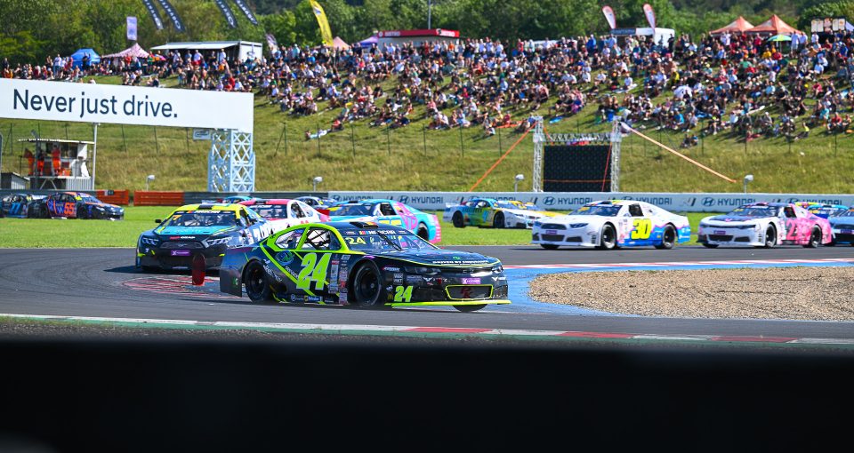 Nina Weinbrenner Vittorio Ghirelli Chicane V8gp R2 Most 2026