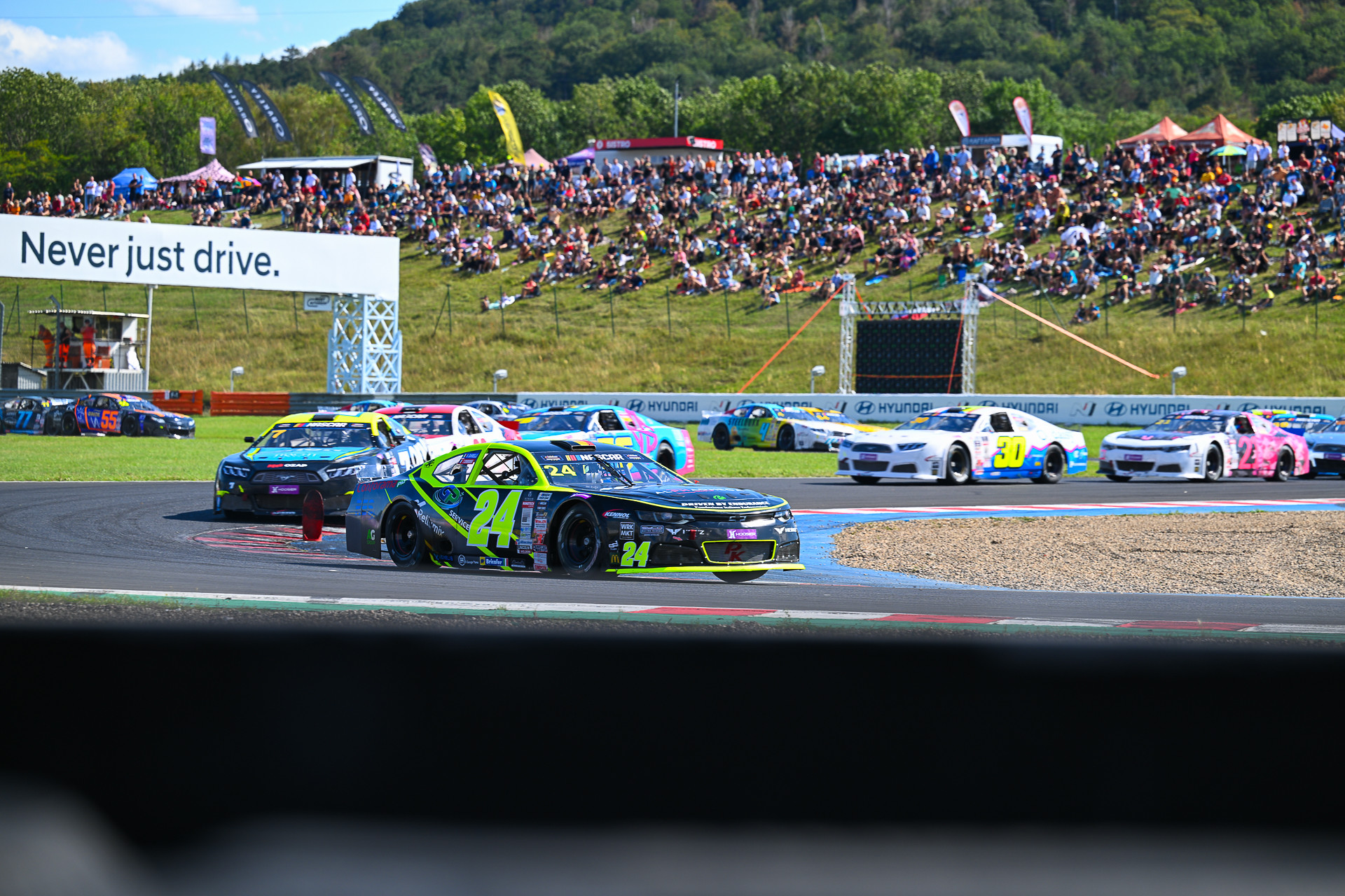 Nina Weinbrenner Vittorio Ghirelli Chicane V8gp R2 Most 2026