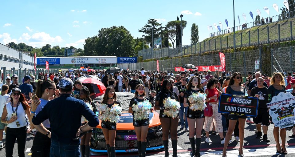Bart Dehaese Pre Race Crowd V8gp R1 Vallelunga 2026